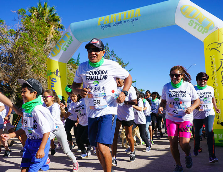 Familia concursando en carrera de Toconao